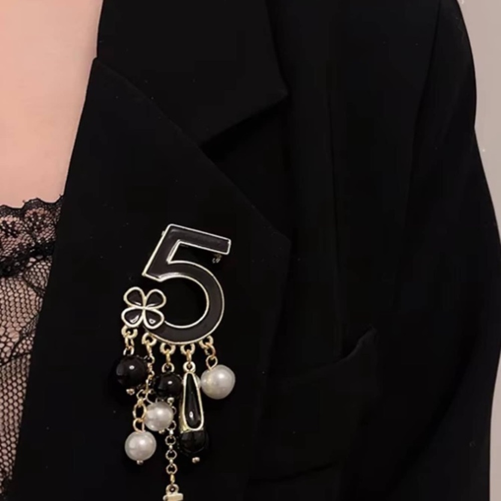 Elegant Black and Gold Brooch with Pearl Accents